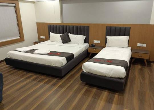 SuperDeleuxe Room